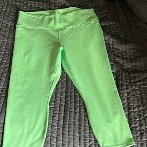 NWOT Fabletics Mint Powehold leggings - Short